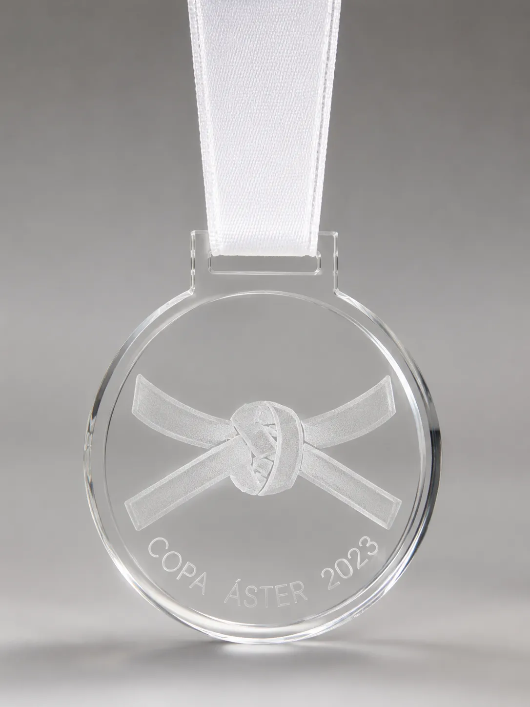 Trofeo de karate en metacrilato