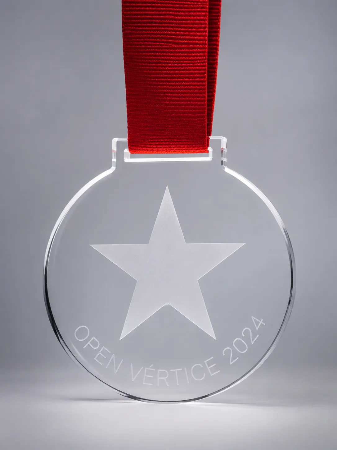 Trofeo de oro, plata y bronce en metacrilato