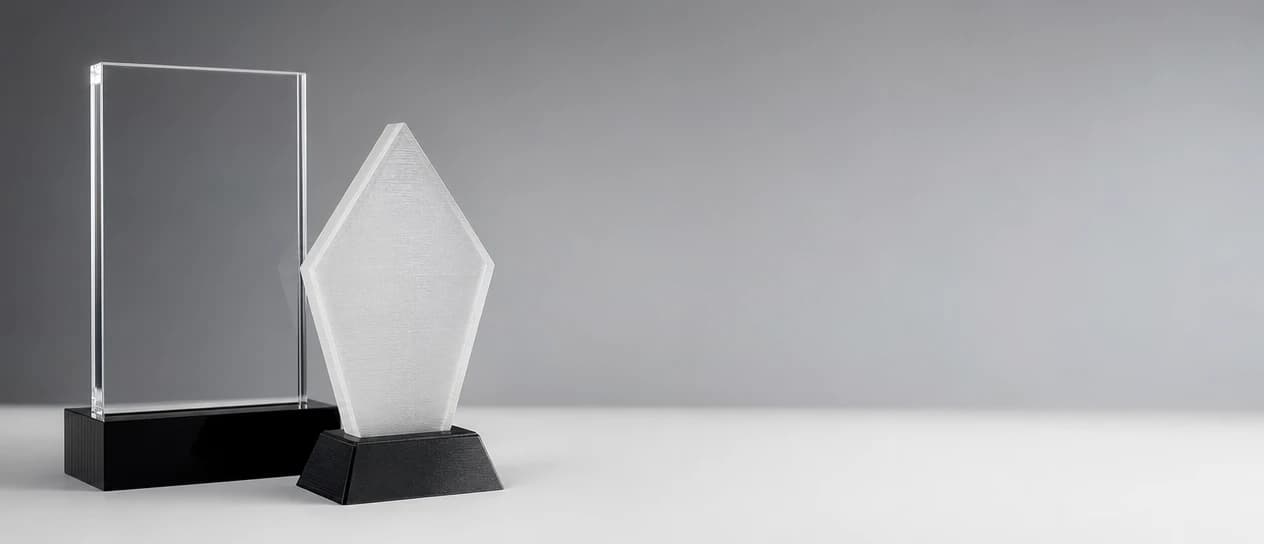 Placas conmemorativas por material
